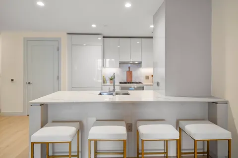 $1,995,000 | 135 Seaport Boulevard, Unit 1609, Boston, MA 02210