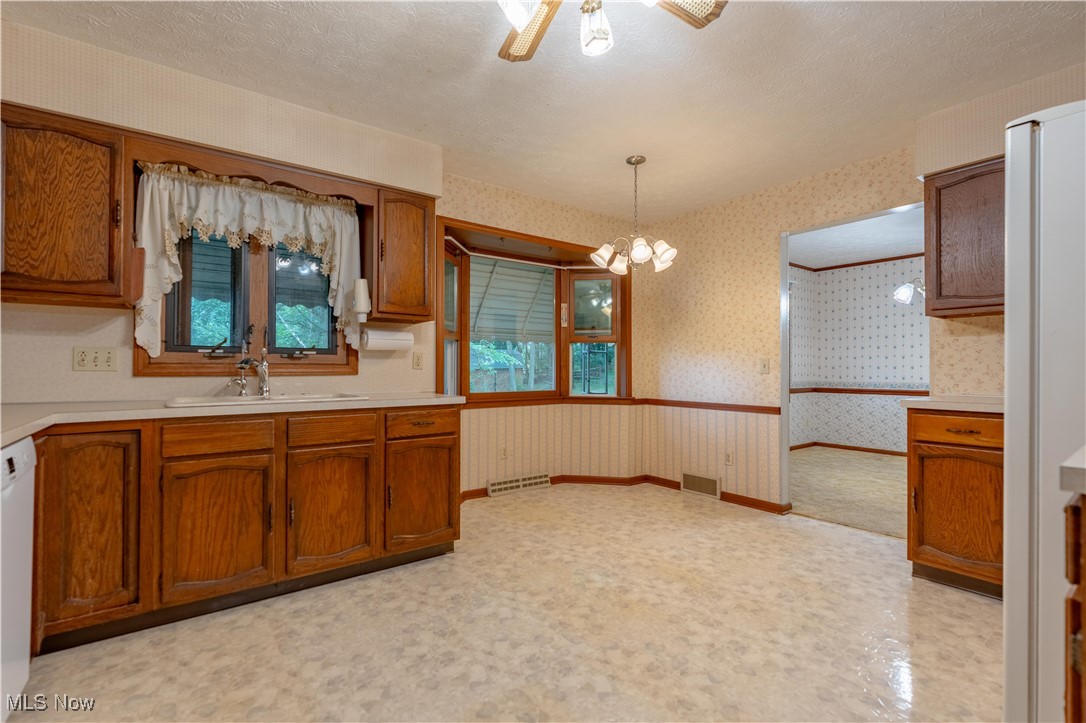 5535 Veldon Circle Northeast Canton, OH 44721 - Photo 8 of 41 Kitchen with ceiling fan.