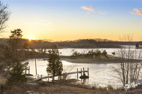 $3,600,000 | 121 Kenyon Farm Road, Narragansett, RI 02882