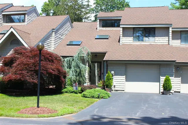 $659,500 | 2 Rose Court, East Islip, NY 11730