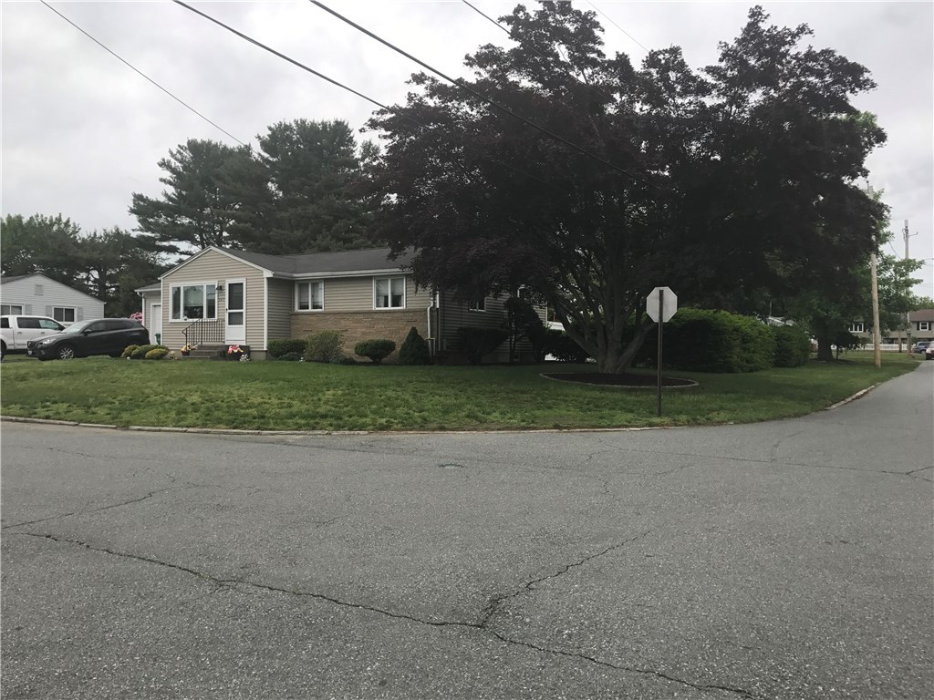147 Vineyard Road Warwick, RI 02889 - Photo 2 of 16 Gallery Image 2
