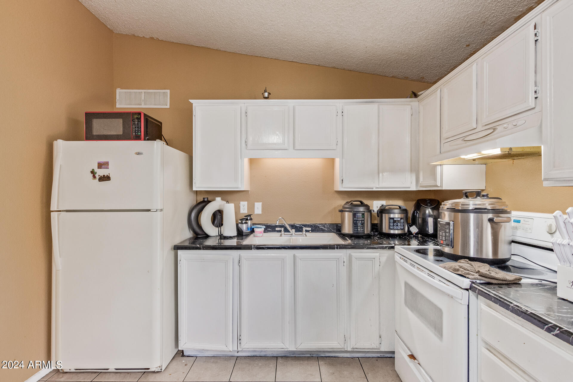 6711 West Osborn Road, Unit 76 Phoenix, AZ 85033 - Photo 13 of 28 13 OSBORN 6711 UNIT 76