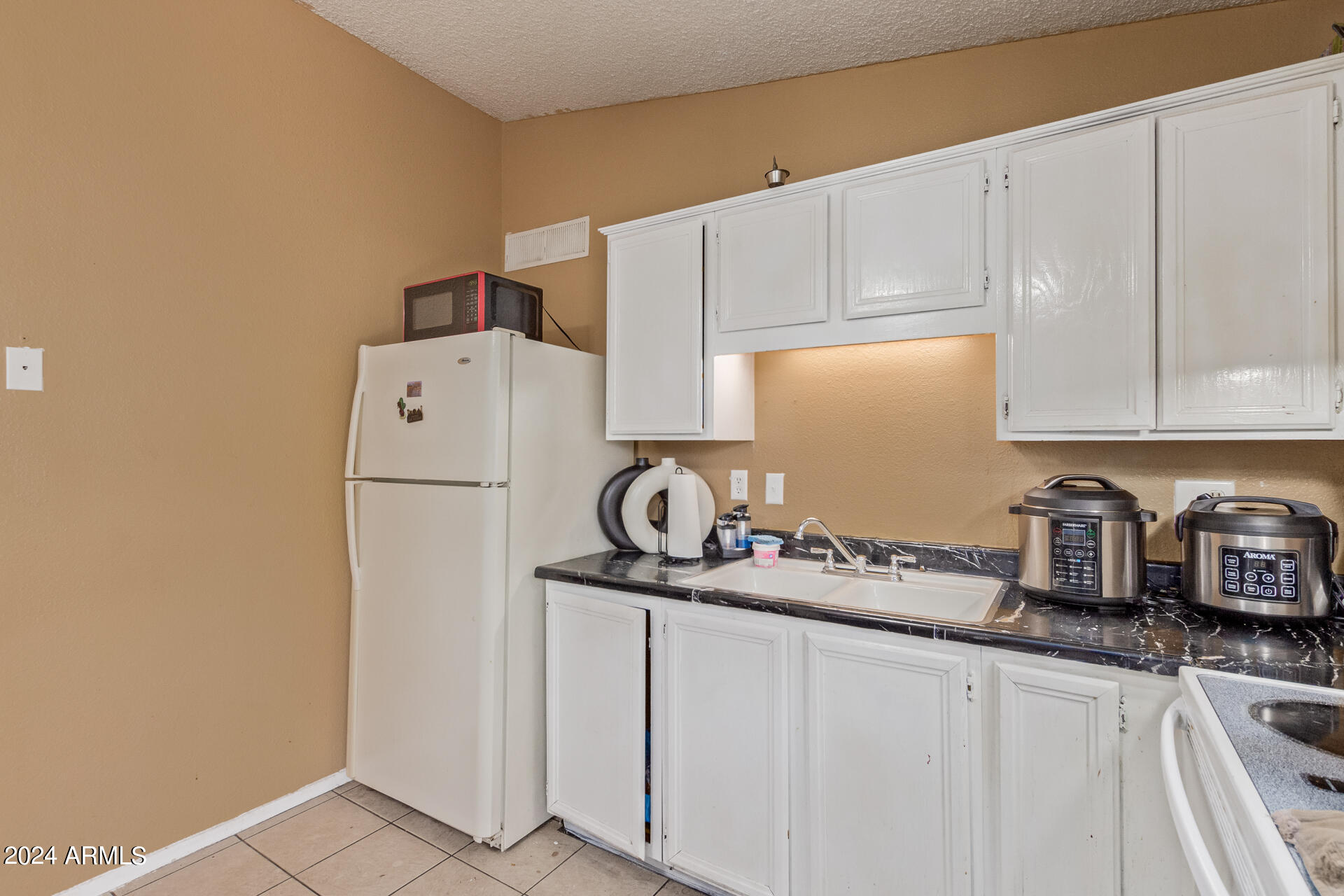6711 West Osborn Road, Unit 76 Phoenix, AZ 85033 - Photo 14 of 28 14 OSBORN 6711 UNIT 76