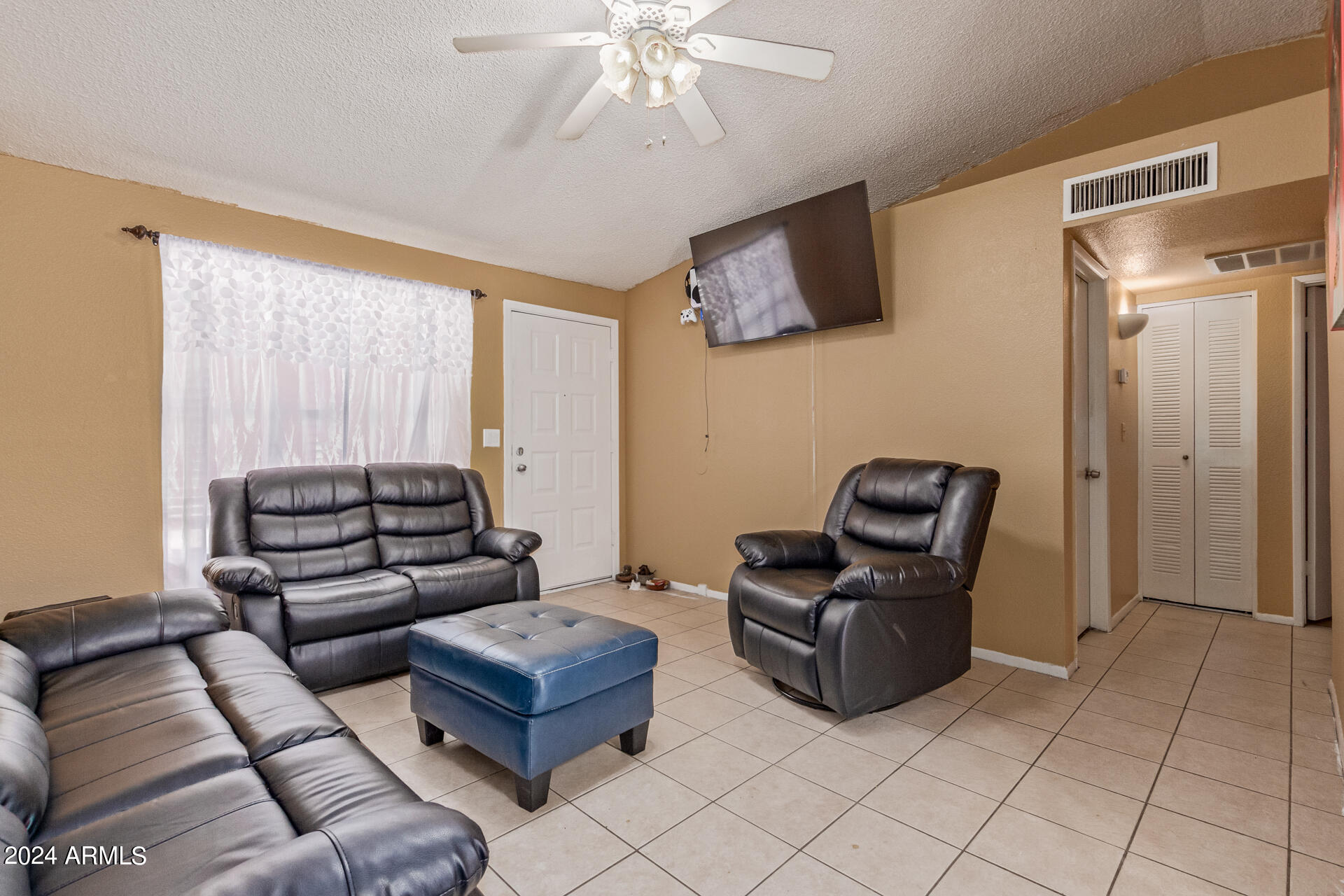 6711 West Osborn Road, Unit 76 Phoenix, AZ 85033 - Photo 5 of 28 05 OSBORN 6711 UNIT 76