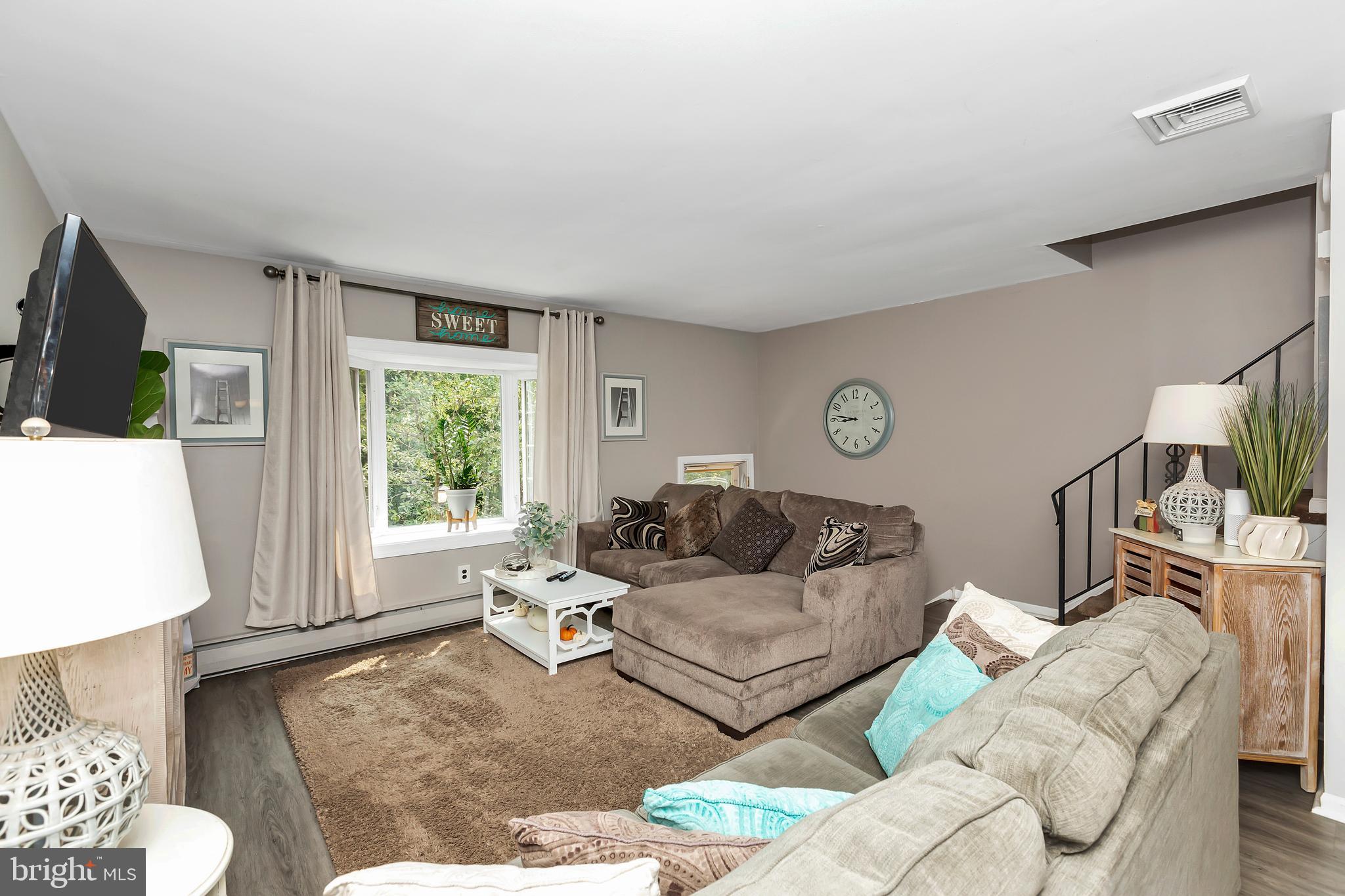 349 Hillside Road Ridley Park, PA 19078 - Photo 14 of 40 Living Room