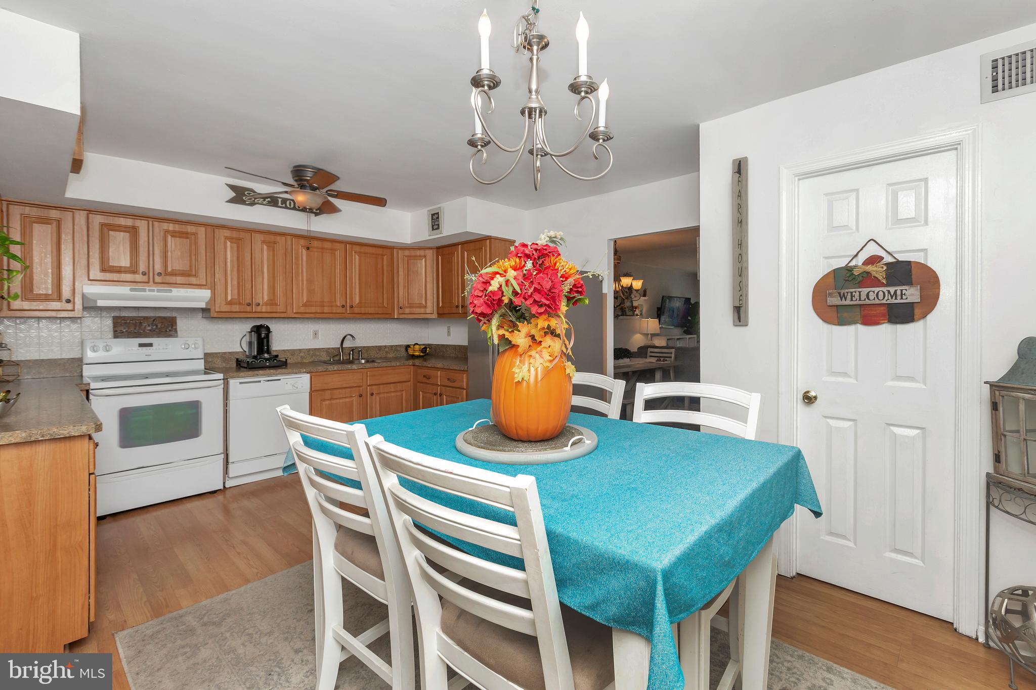 349 Hillside Road Ridley Park, PA 19078 - Photo 3 of 40 Eat-in Kitchen