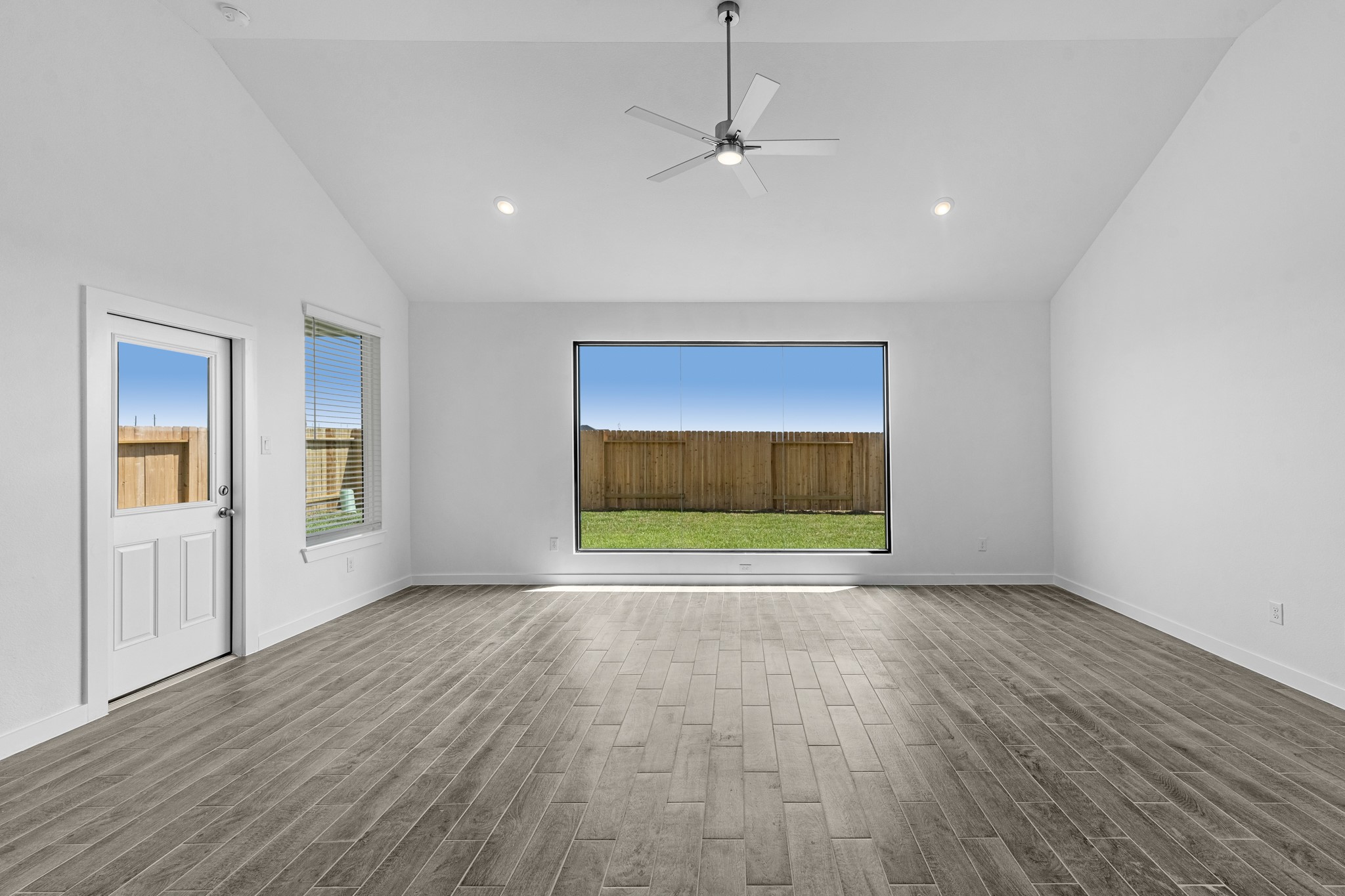826 Orchard Vale Road Rosharon, TX 77583 - Photo 5 of 33 Gallery Image 5