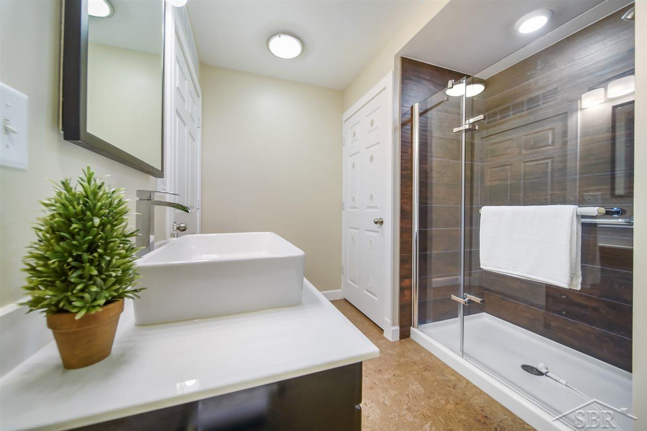 3411 Hackett Road Saginaw, MI 48603 - Photo 14 of 36 Tile Shower