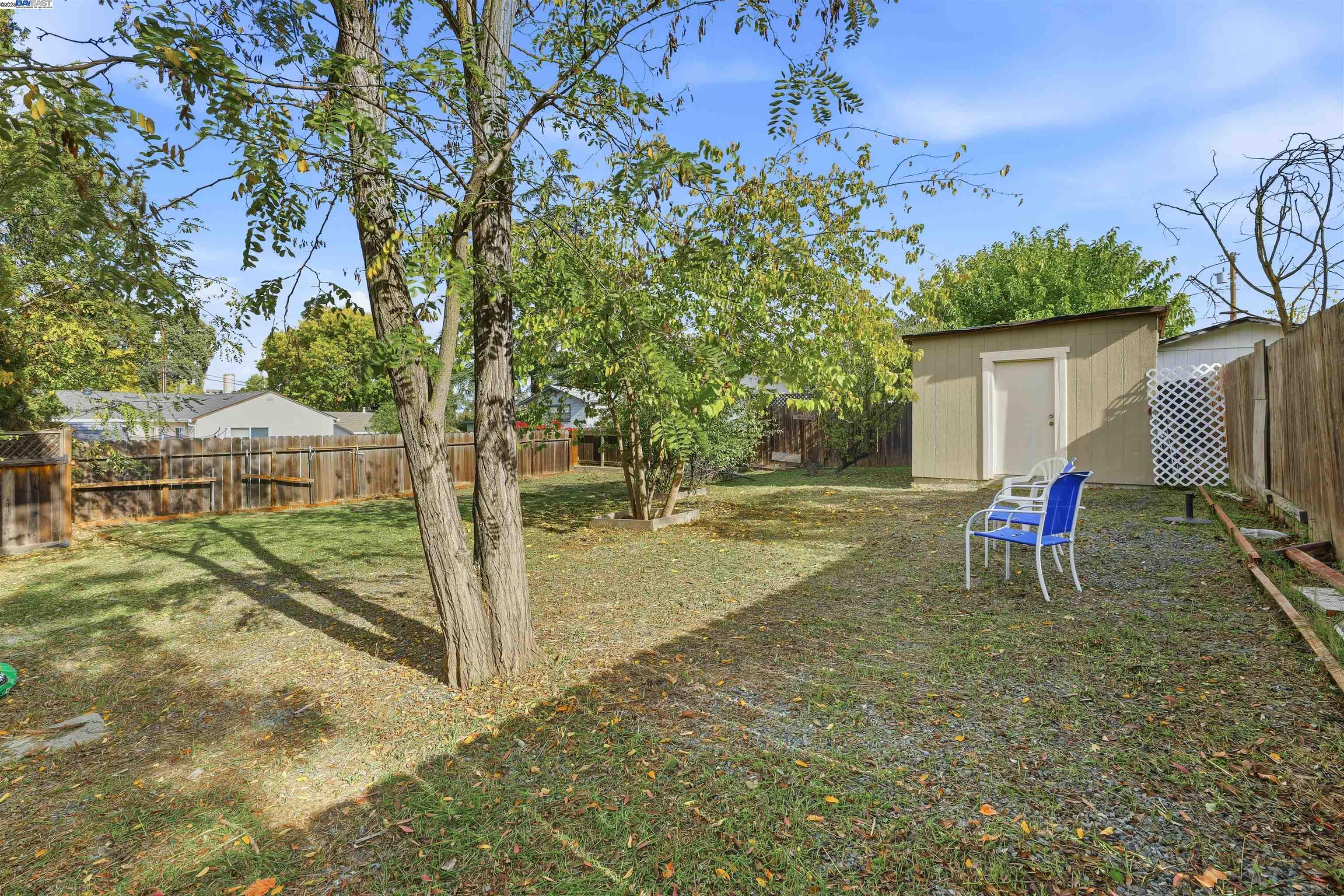 1040 Delacy Avenue Martinez, CA 94553 - Photo 48 of 52 a backyard of a house with table and chairs