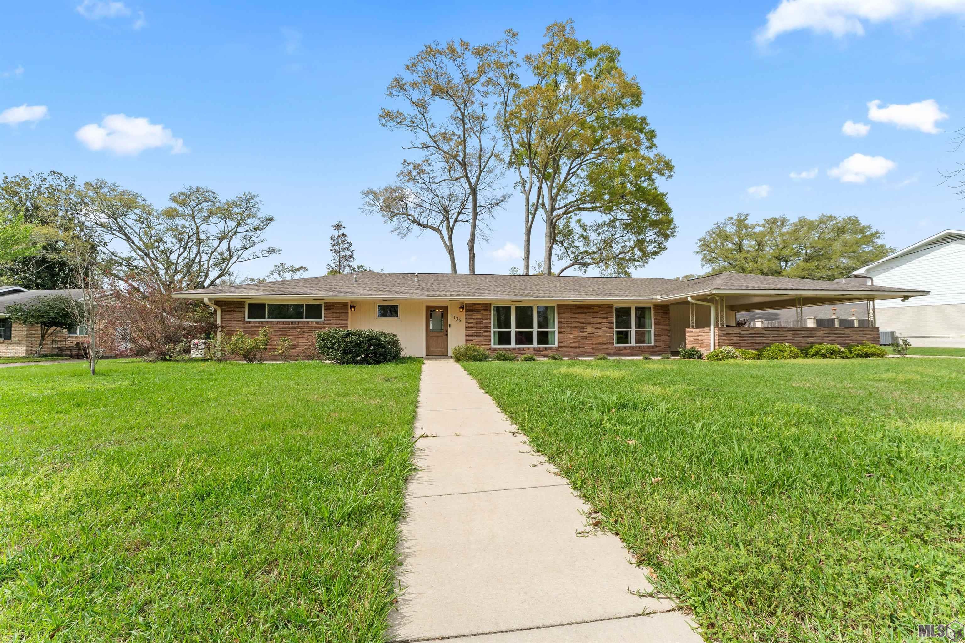 1135 West Lakeview Drive Baton Rouge, LA 70810 - Photo 1 of 27 1135 W. Lakeview
