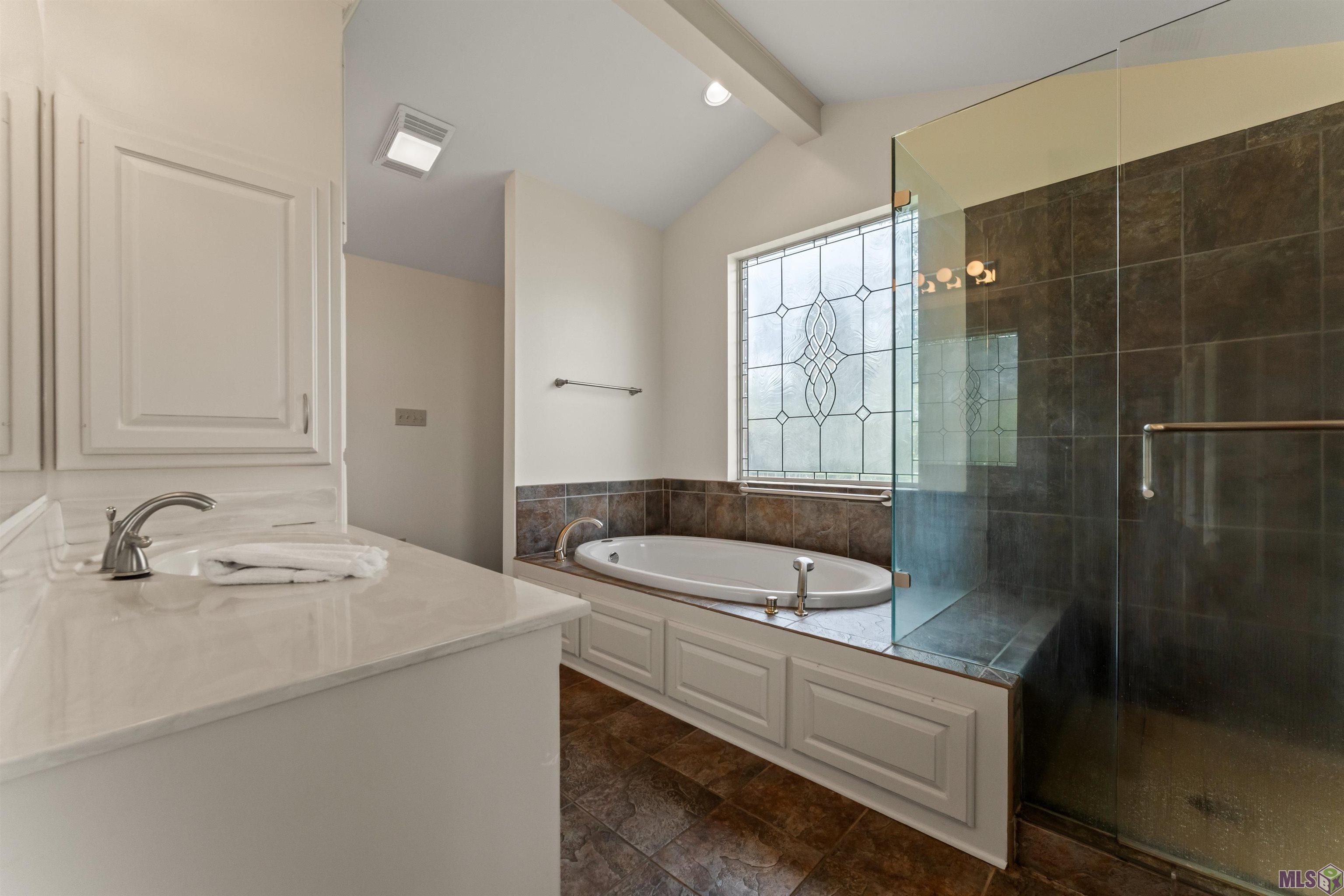 1135 West Lakeview Drive Baton Rouge, LA 70810 - Photo 13 of 27 Primary Bath