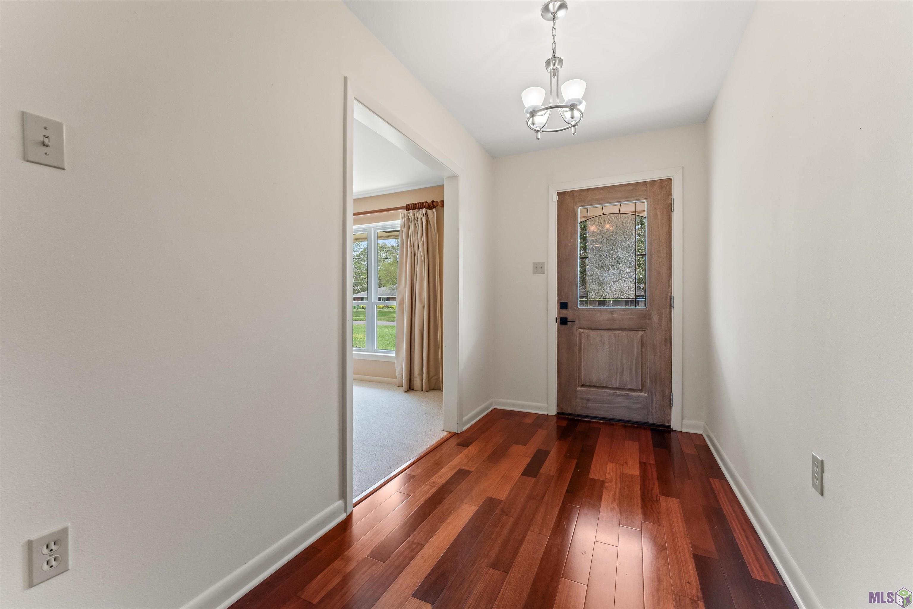 1135 West Lakeview Drive Baton Rouge, LA 70810 - Photo 2 of 27 Foyer