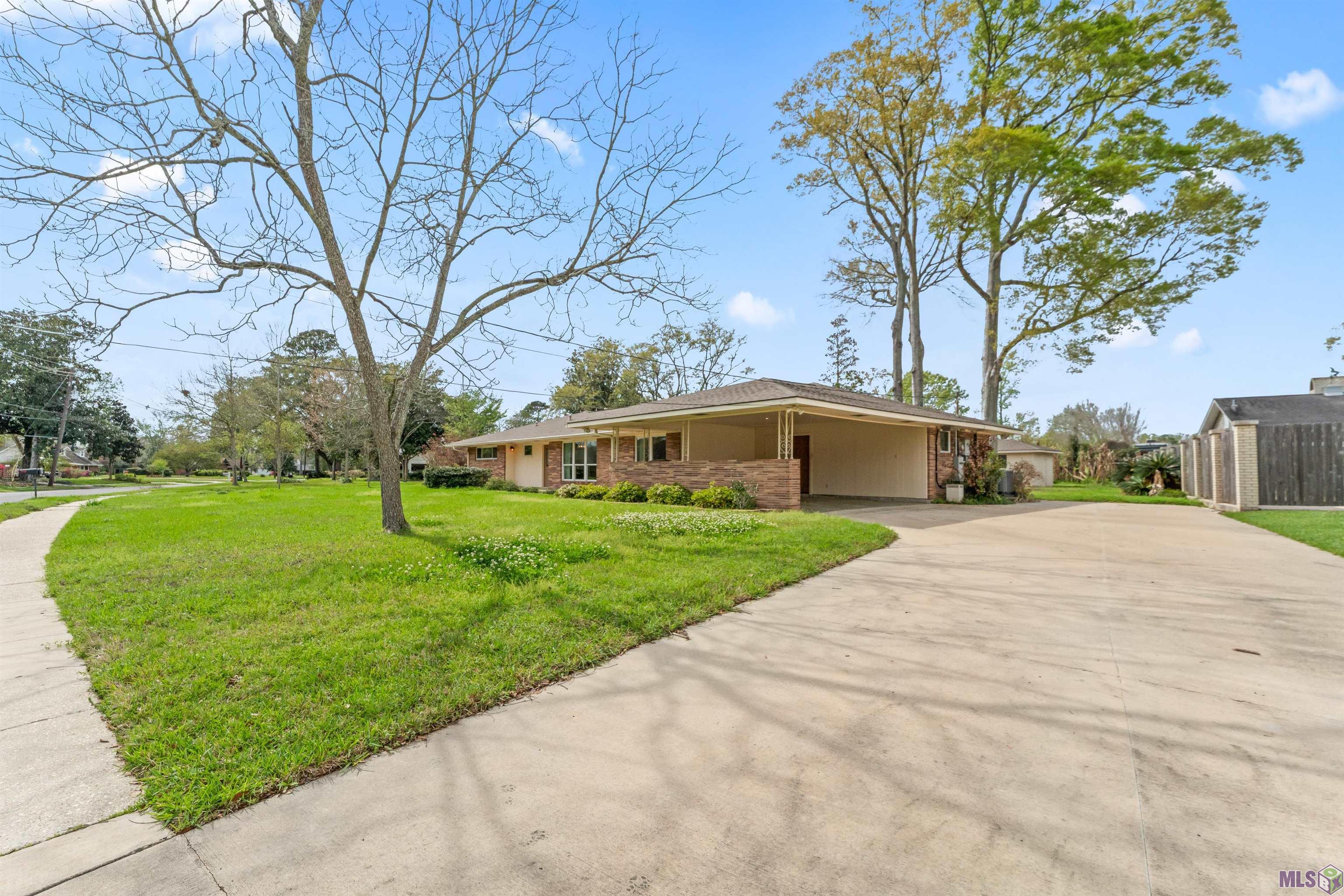 1135 West Lakeview Drive Baton Rouge, LA 70810 - Photo 25 of 27 Side view