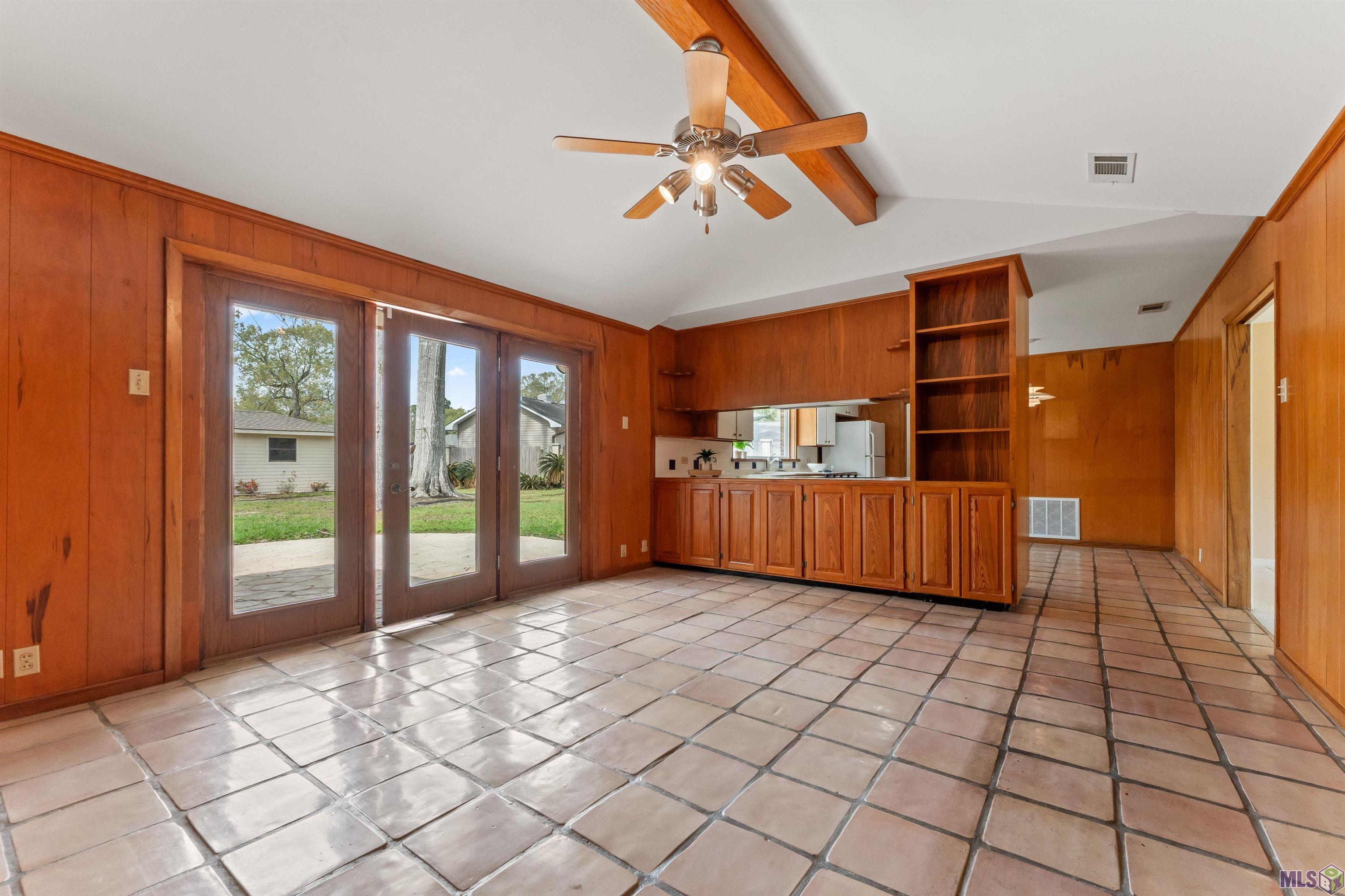 1135 West Lakeview Drive Baton Rouge, LA 70810 - Photo 9 of 27 Den/kitchen