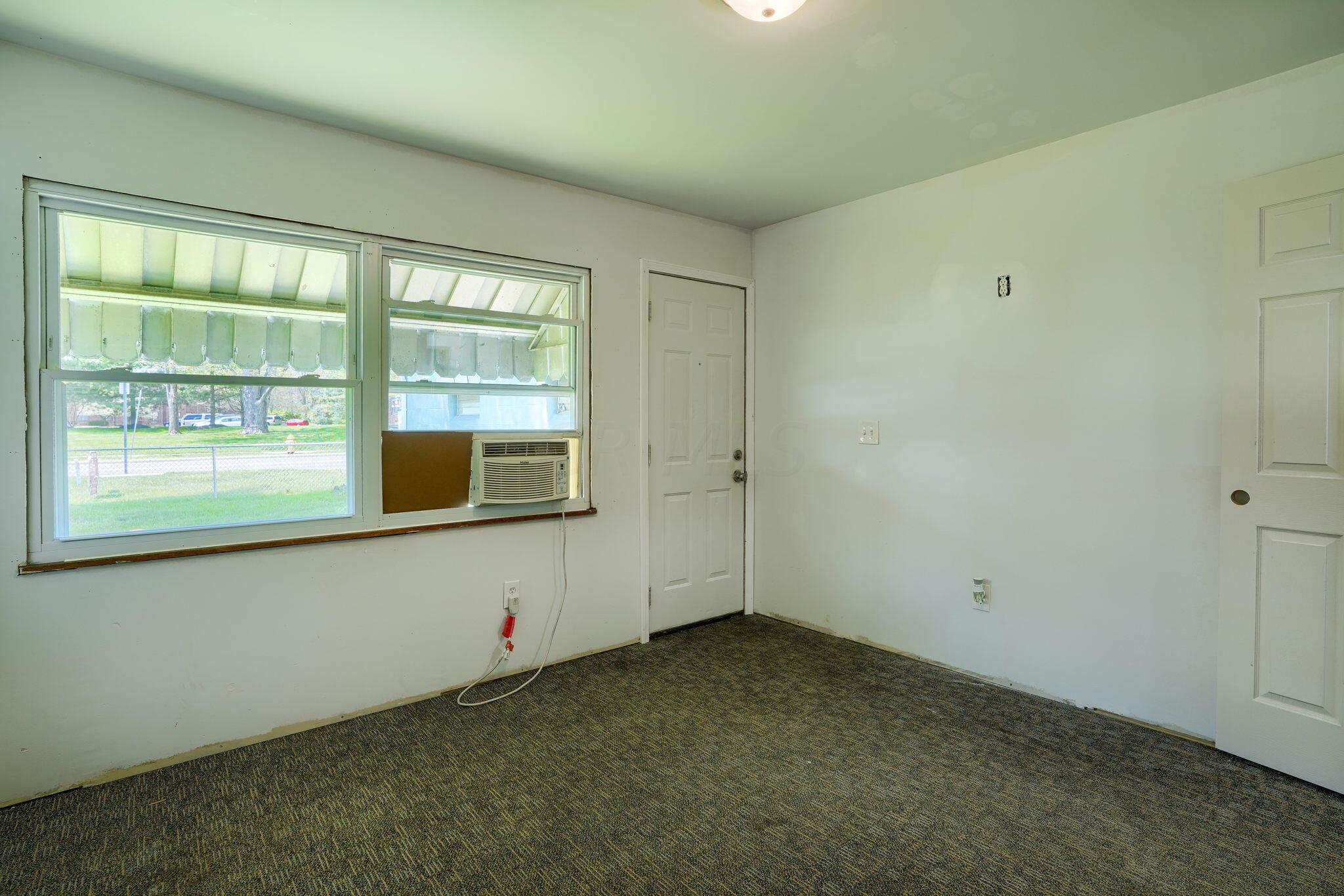 909 Exeter Road Columbus, OH 43213 - Photo 27 of 38 4th room has it's own private entry.