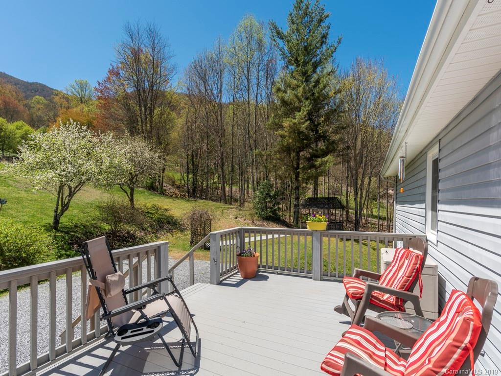 1114 Saunook Road Waynesville, NC 28786 - Photo 2 of 21