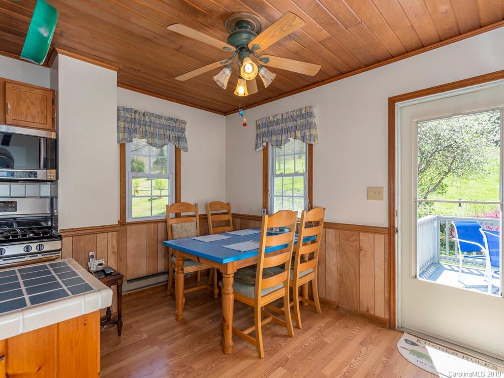 1114 Saunook Road Waynesville, NC 28786 - Photo 3 of 21