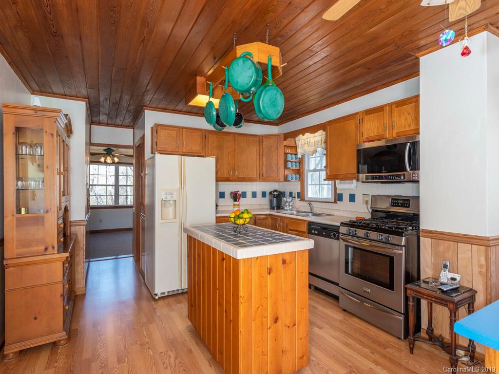 1114 Saunook Road Waynesville, NC 28786 - Photo 4 of 21