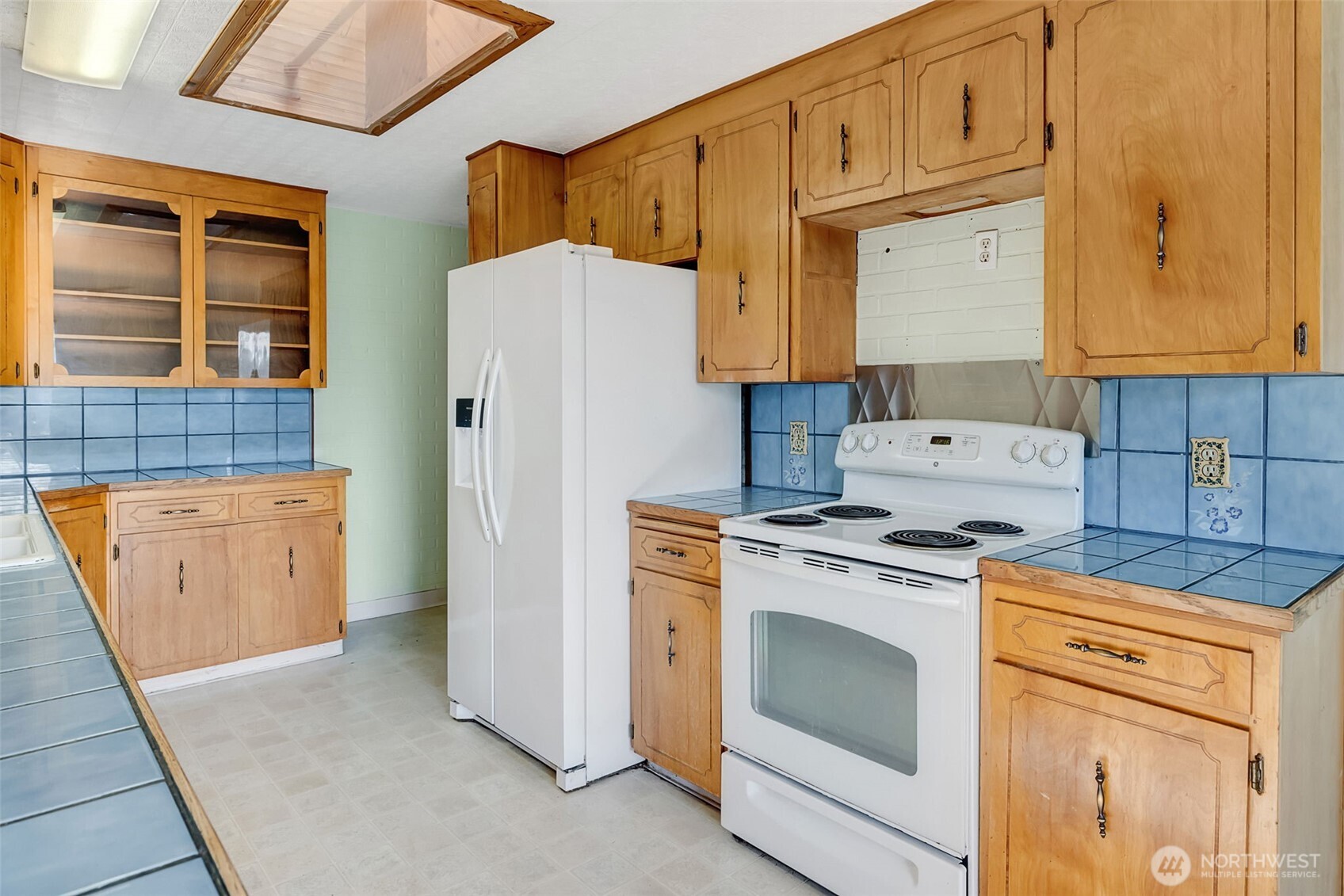 8637 24th Avenue Southwest Seattle, WA 98106 - Photo 11 of 35