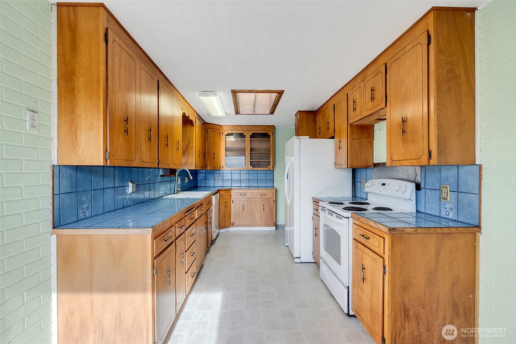 8637 24th Avenue Southwest Seattle, WA 98106 - Photo 9 of 35