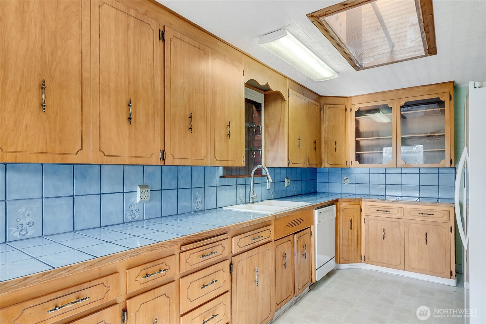 8637 24th Avenue Southwest Seattle, WA 98106 - Photo 10 of 35