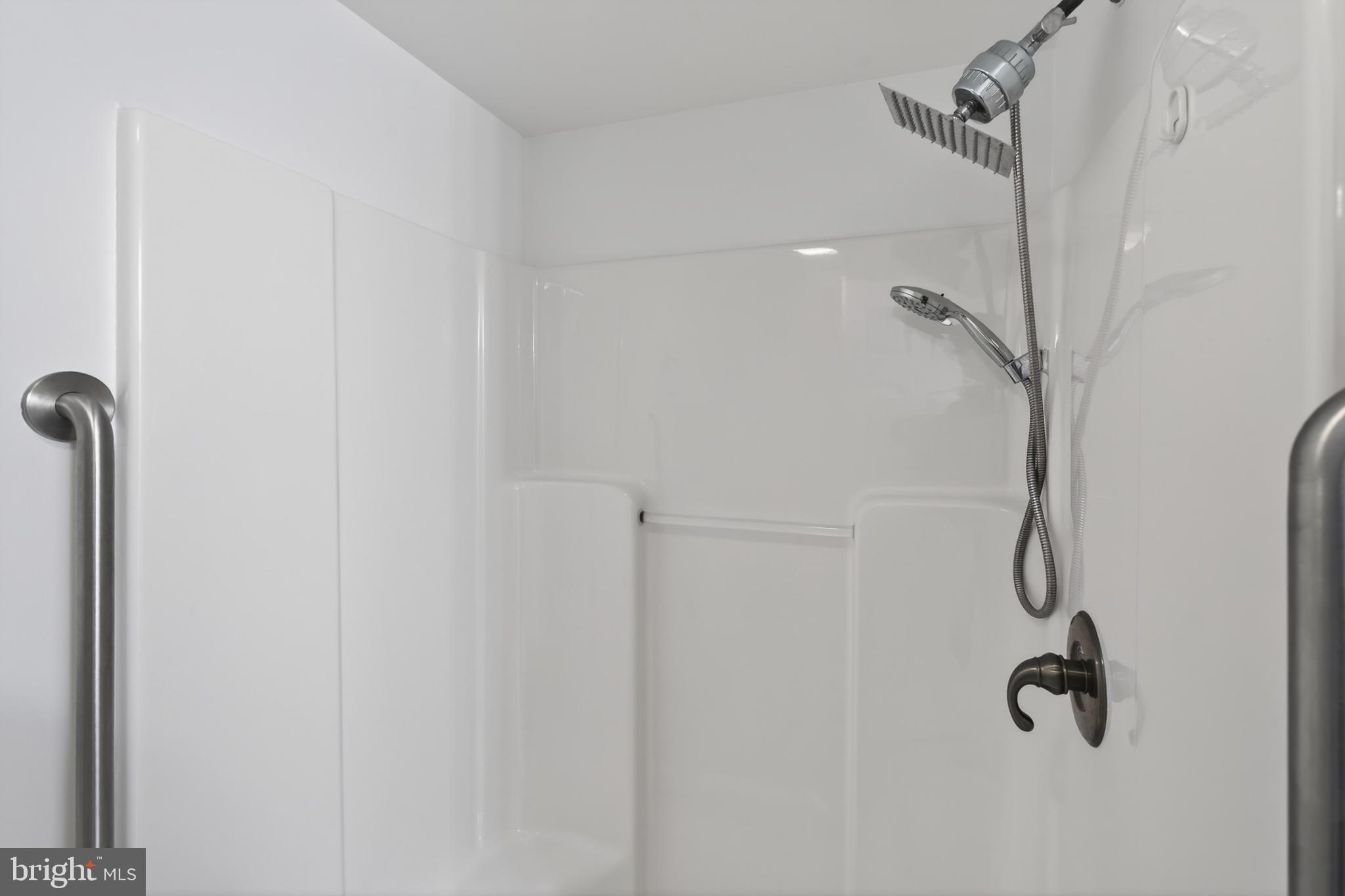226 Sandra Road Wilmington, DE 19803 - Photo 17 of 45 Main Floor Full Bath