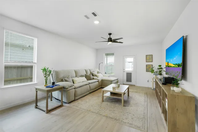 $1,900 | 16910 Elm Grove Road, Conroe, TX 77302