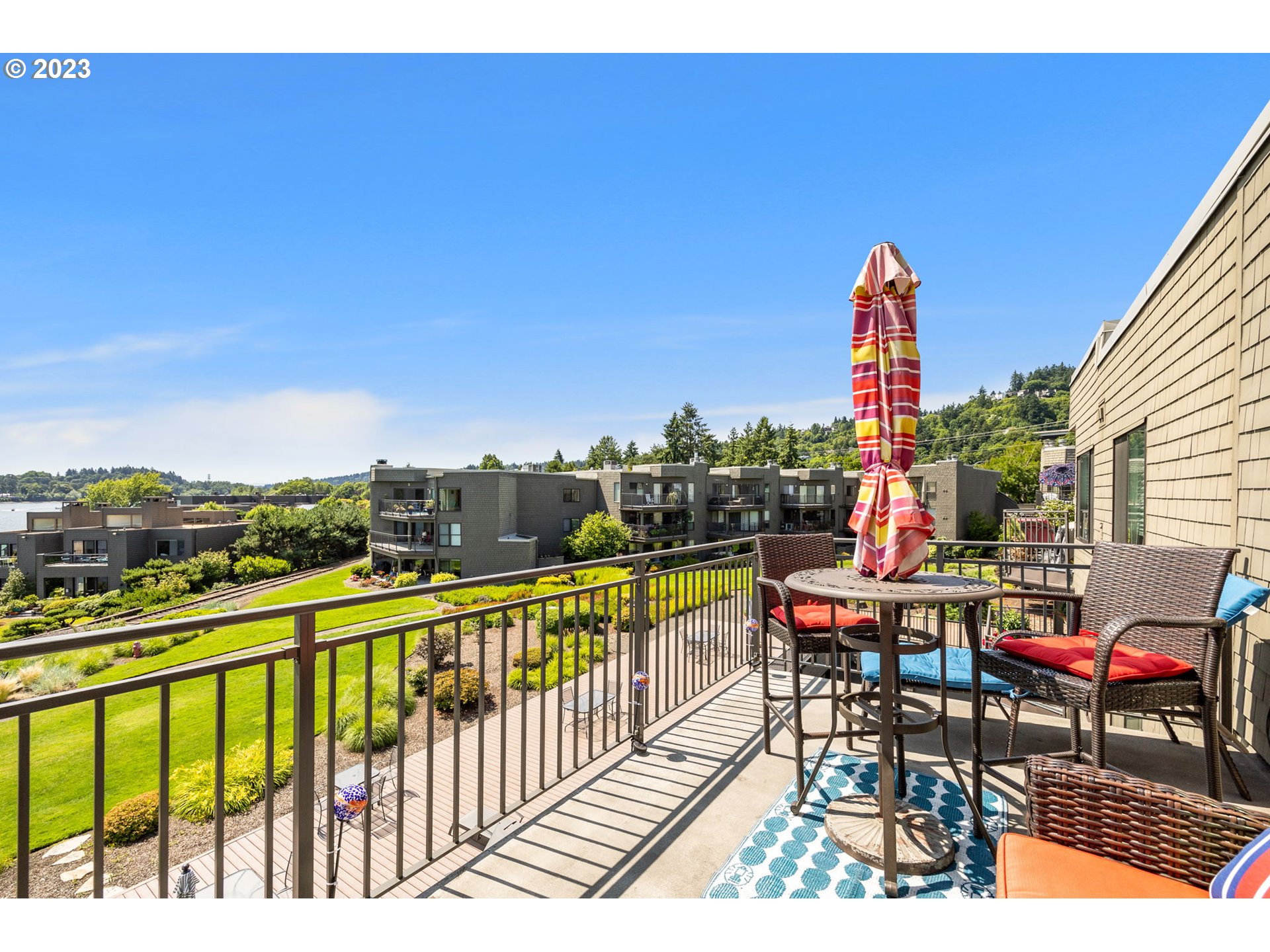 5620 South Riverside Lane, Unit 15 Portland, OR 97239 - Photo 19 of 25 Gallery Image 19