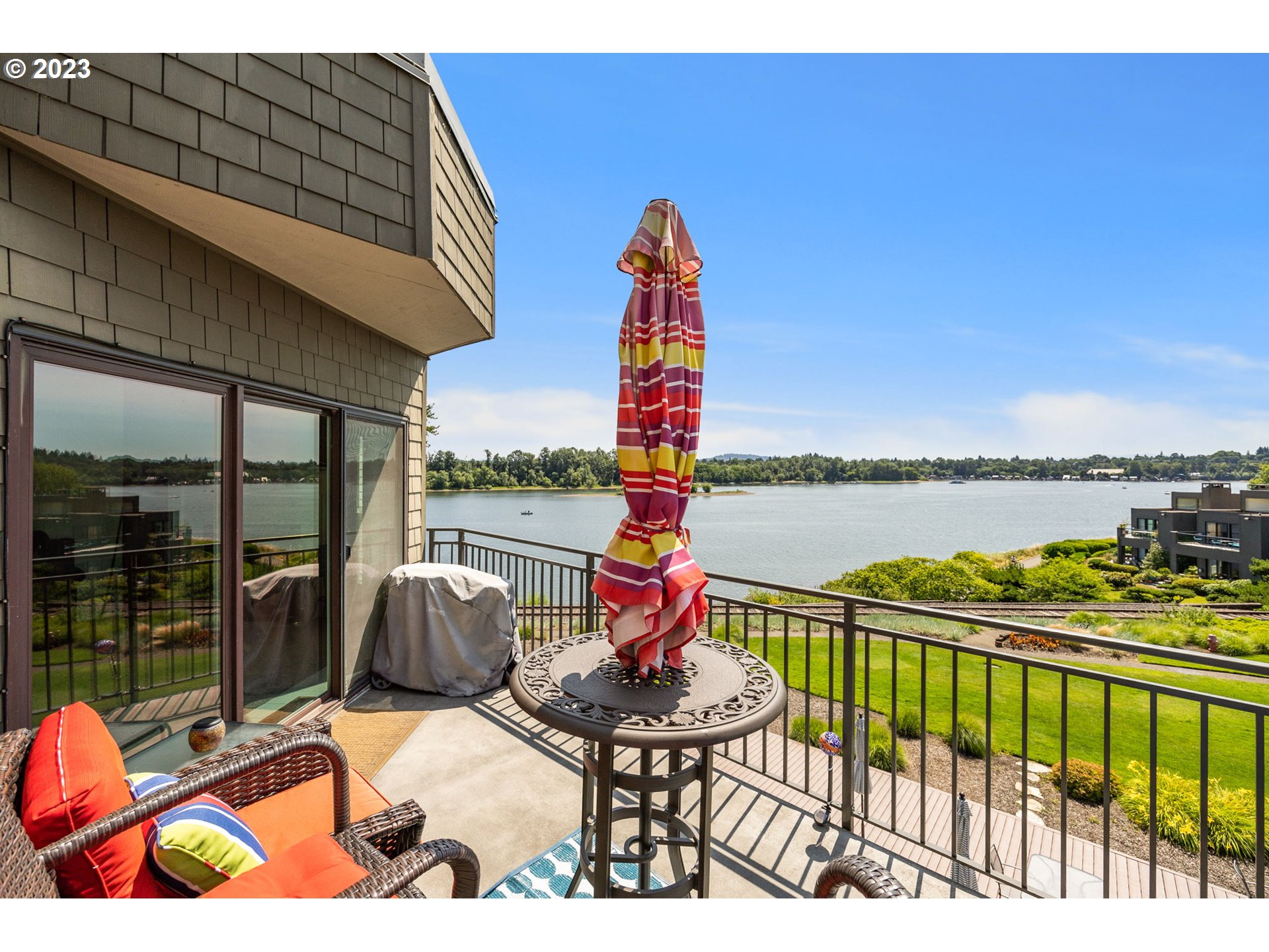 5620 South Riverside Lane, Unit 15 Portland, OR 97239 - Photo 2 of 25 Gallery Image 2