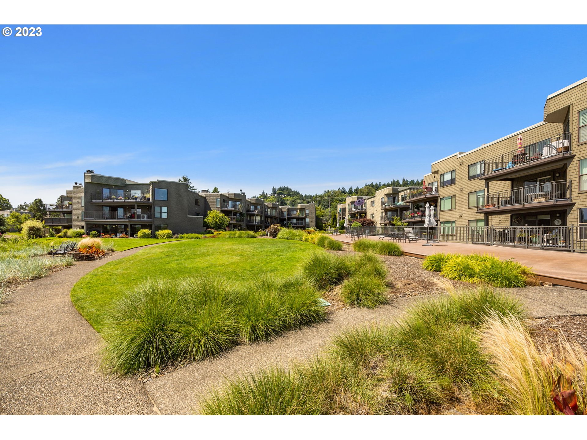 5620 South Riverside Lane, Unit 15 Portland, OR 97239 - Photo 23 of 25 Gallery Image 23