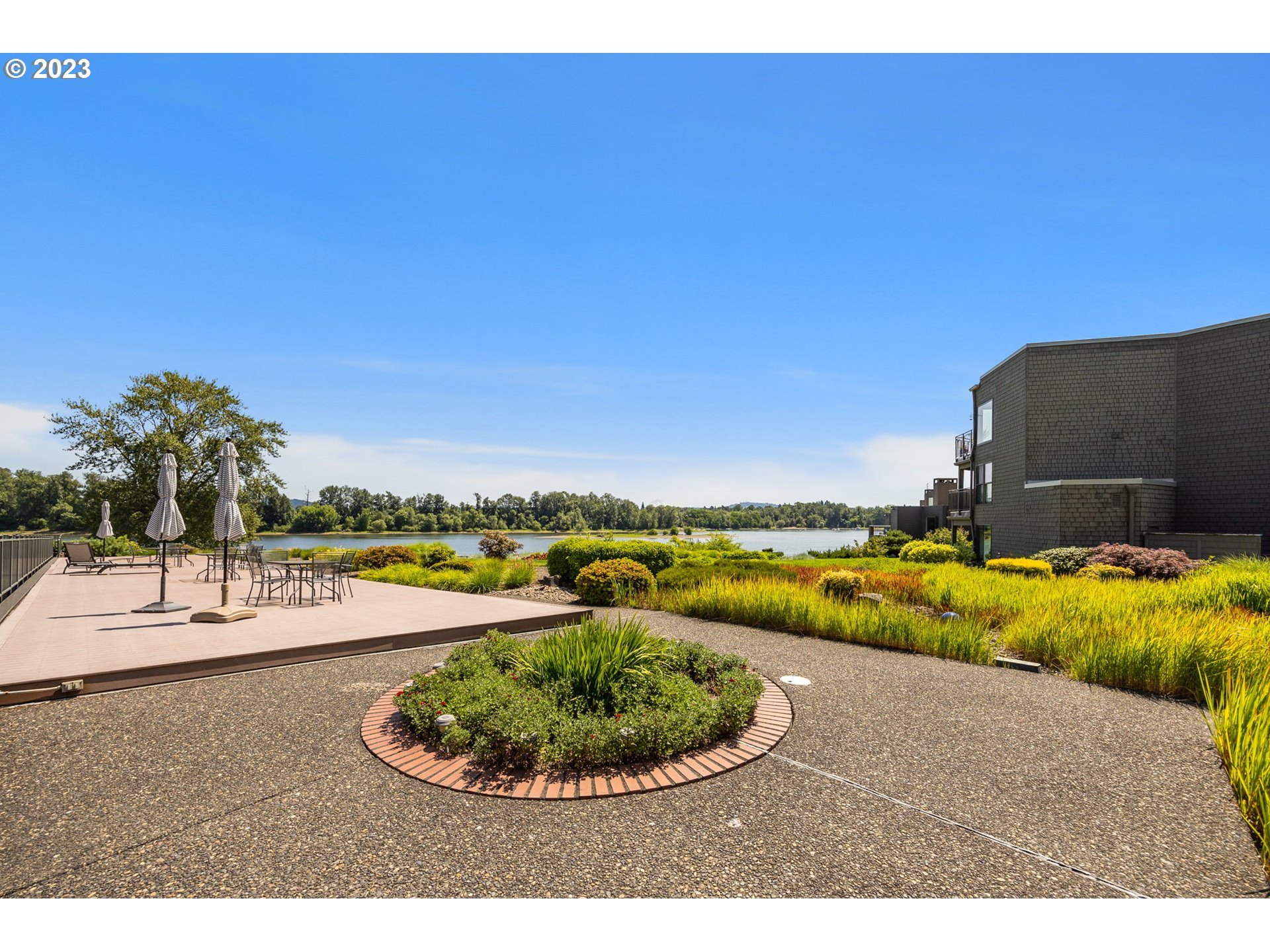 5620 South Riverside Lane, Unit 15 Portland, OR 97239 - Photo 24 of 25 Gallery Image 24