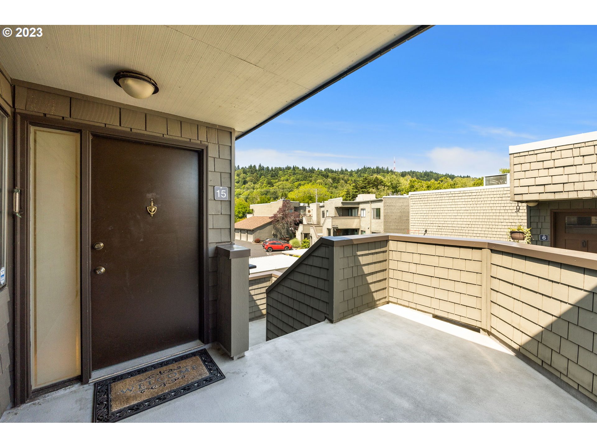 5620 South Riverside Lane, Unit 15 Portland, OR 97239 - Photo 4 of 25 Gallery Image 4