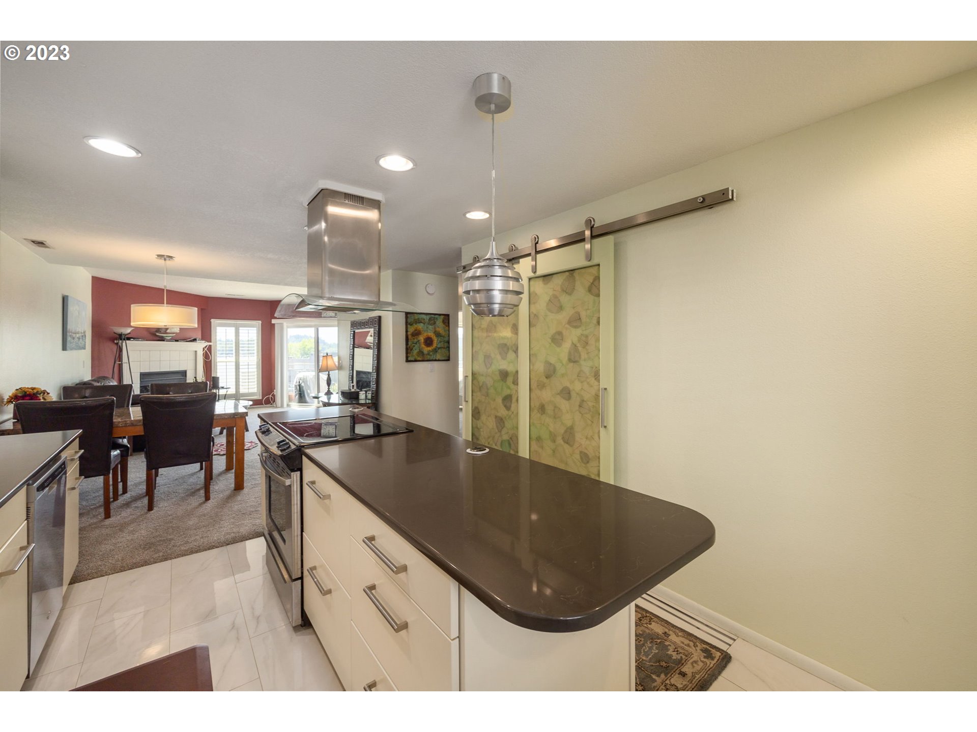 5620 South Riverside Lane, Unit 15 Portland, OR 97239 - Photo 6 of 25 Gallery Image 6