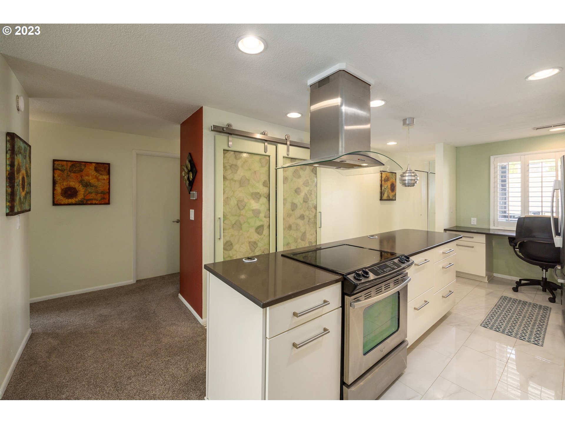 5620 South Riverside Lane, Unit 15 Portland, OR 97239 - Photo 7 of 25 Gallery Image 7