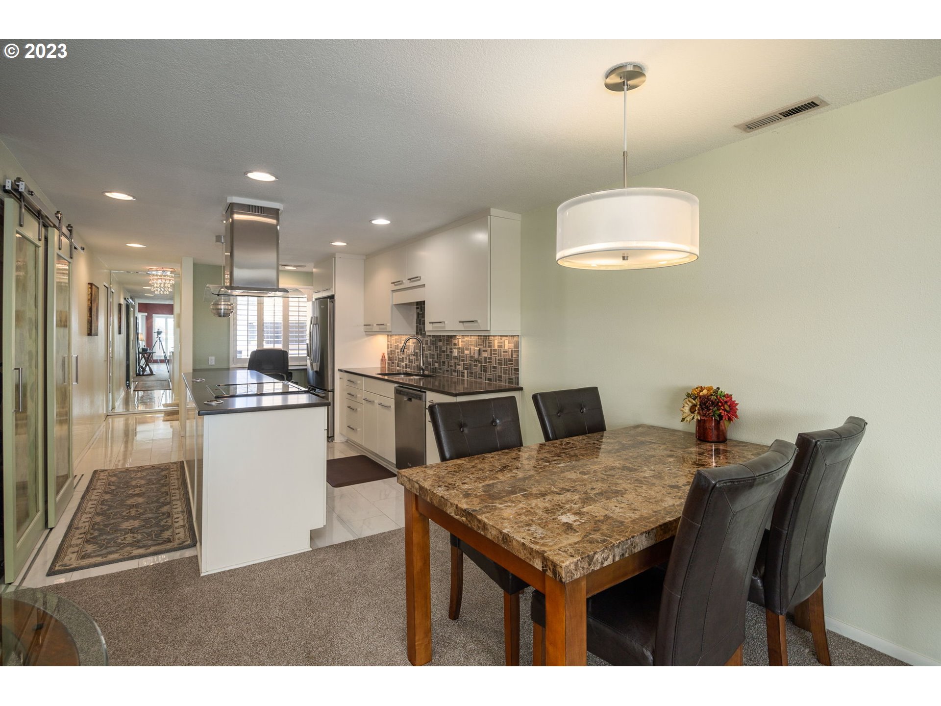 5620 South Riverside Lane, Unit 15 Portland, OR 97239 - Photo 9 of 25 Gallery Image 9