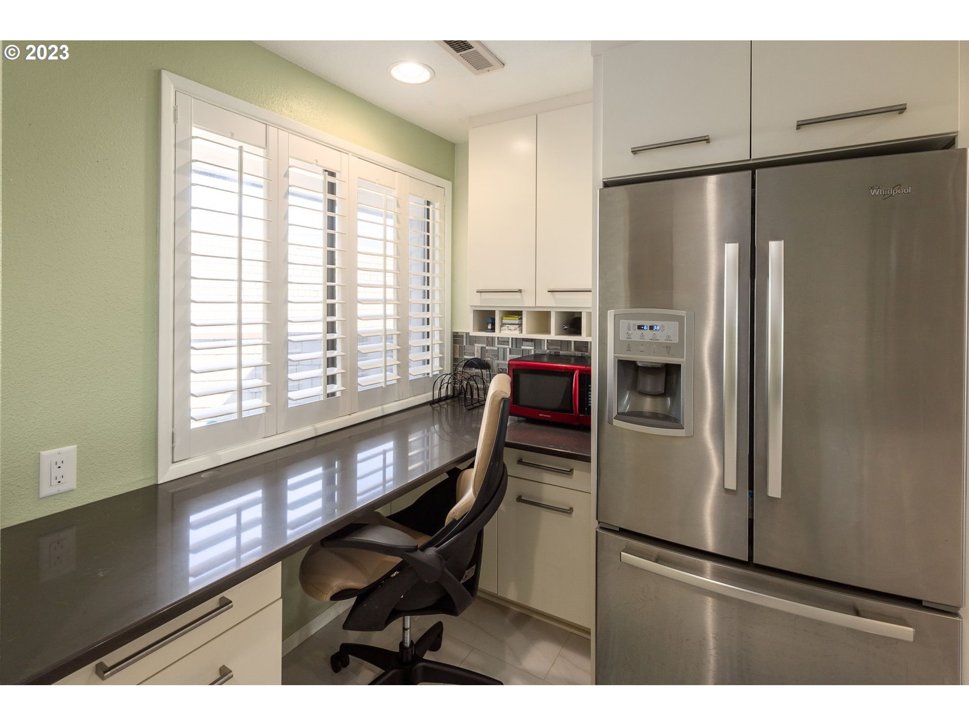 5620 South Riverside Lane, Unit 15 Portland, OR 97239 - Photo 10 of 25 Gallery Image 10
