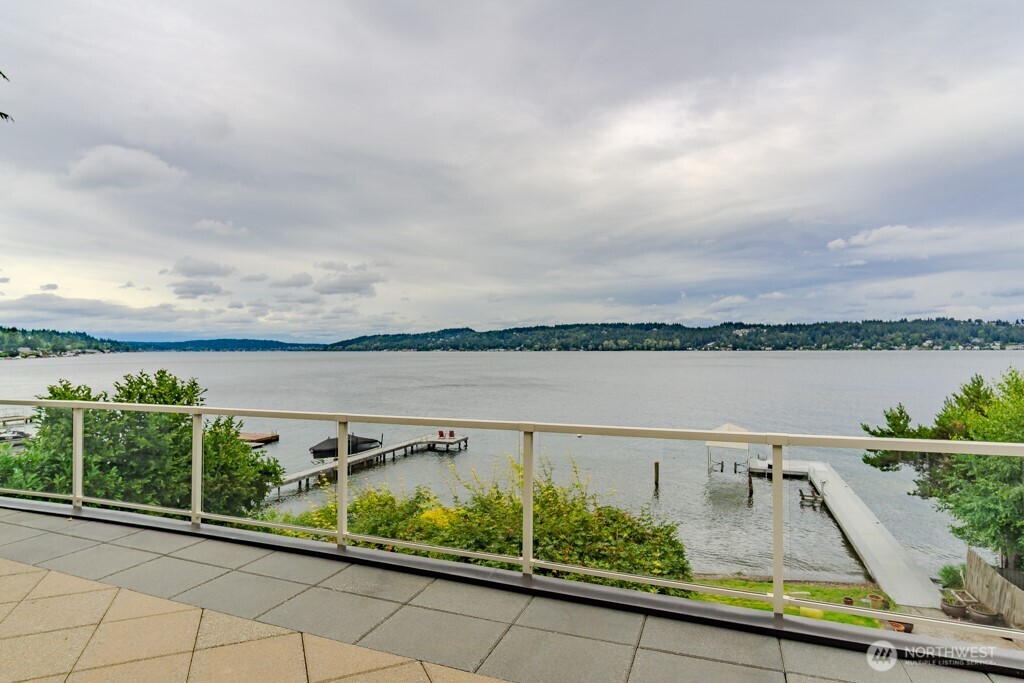 8568 Sand Point Way Northeast Seattle, WA 98115 - Photo 6 of 40