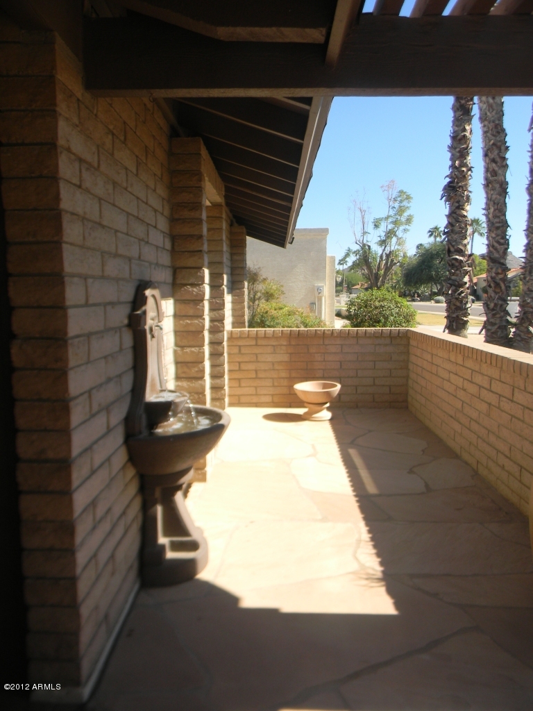 110 West Kathleen Road Phoenix, AZ 85023 - Photo 5 of 65 Front Patio