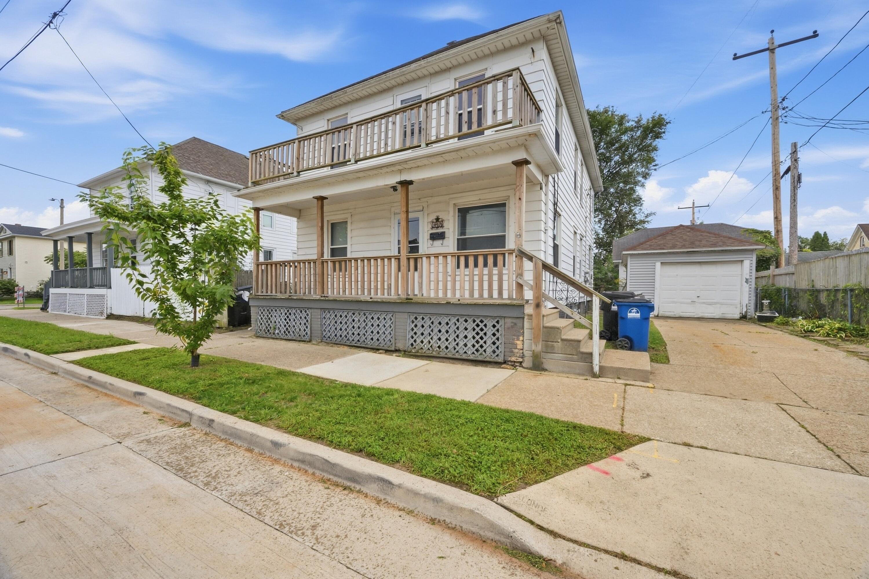 309 Kewaunee Street Racine, WI 53402 - Photo 1 of 31 309KewanueeSt_017