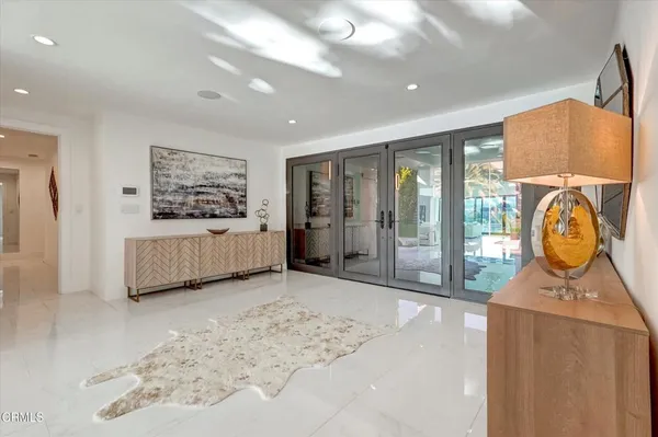a bedroom with furniture and large mirror