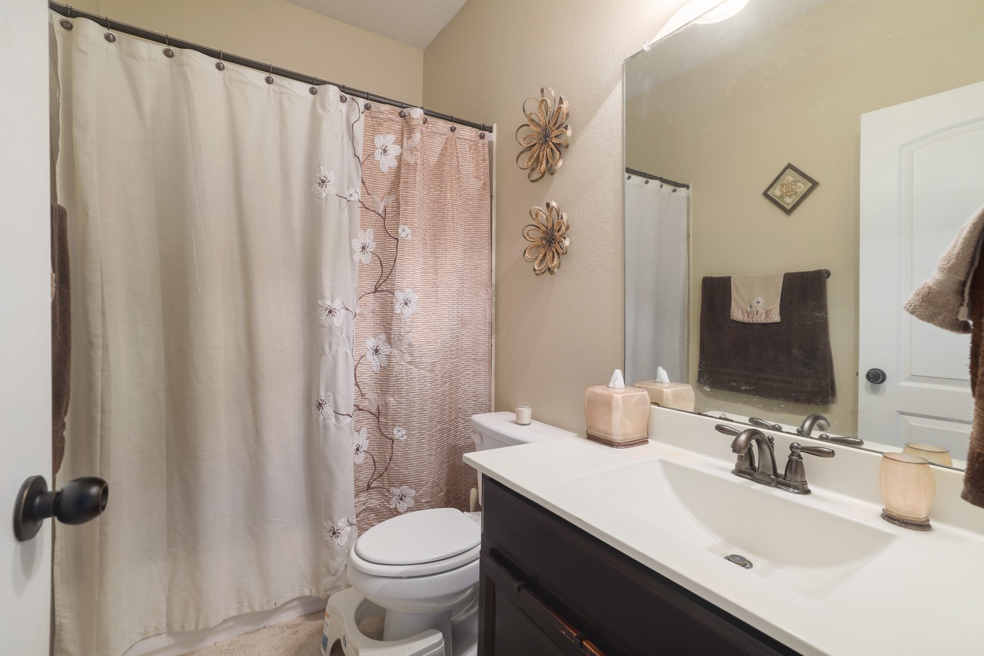 2524 Muzzie Lane Leander, TX 78641 - Photo 26 of 40 3rd full bathroom