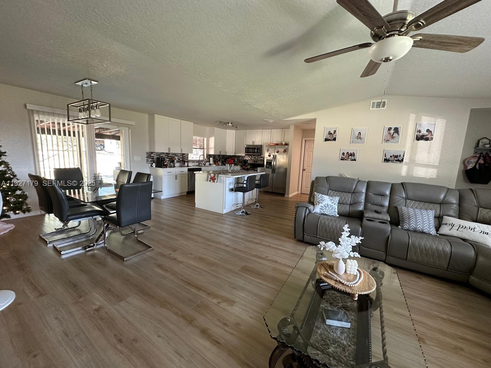 6525 Southwest 138th Terrace Ocala, FL 34481 - Photo 14 of 34 a living room with furniture