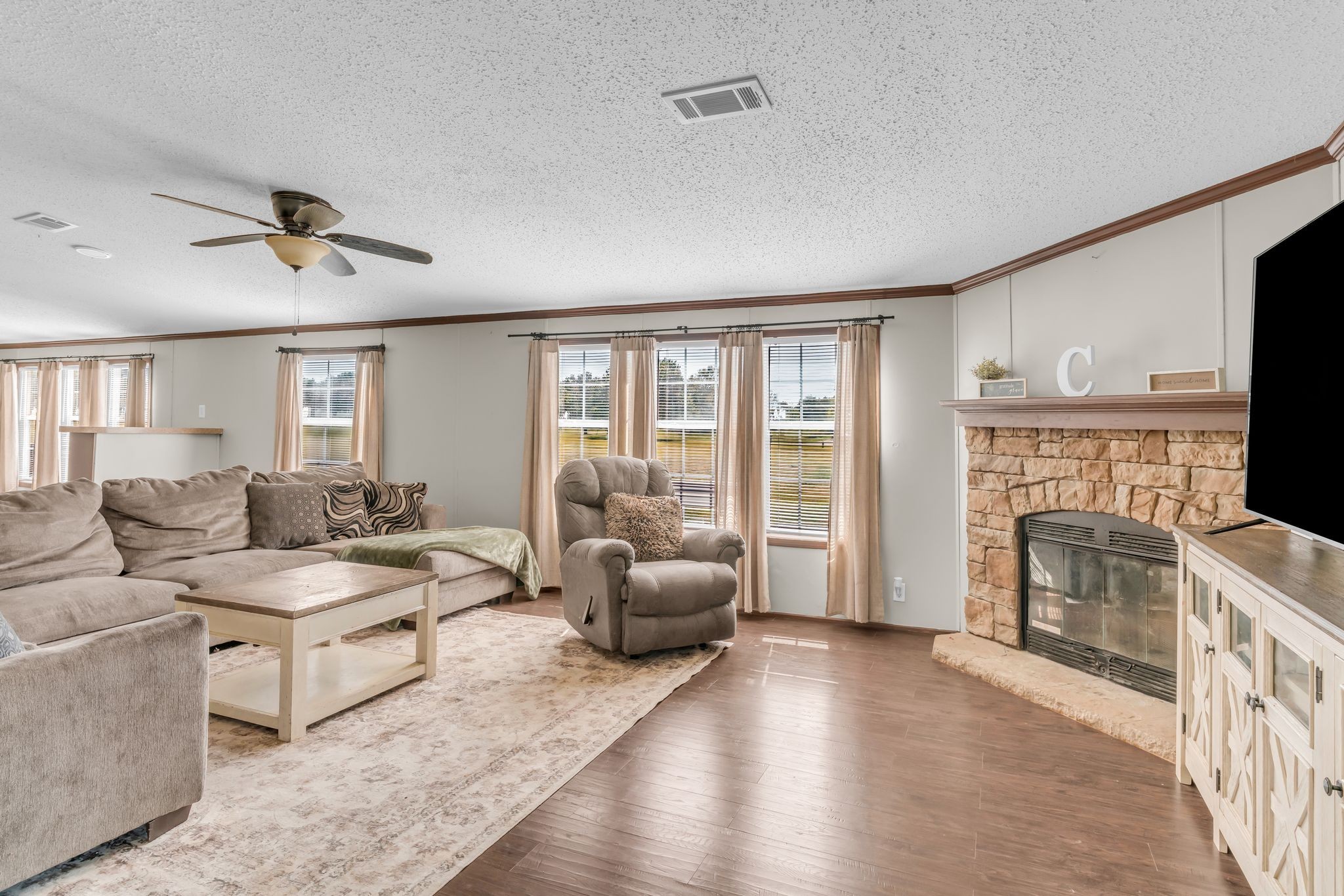 2309 West Mt Vernon Road Bethpage, TN 37022 - Photo 2 of 33 a living room with furniture flat screen tv and a fireplace