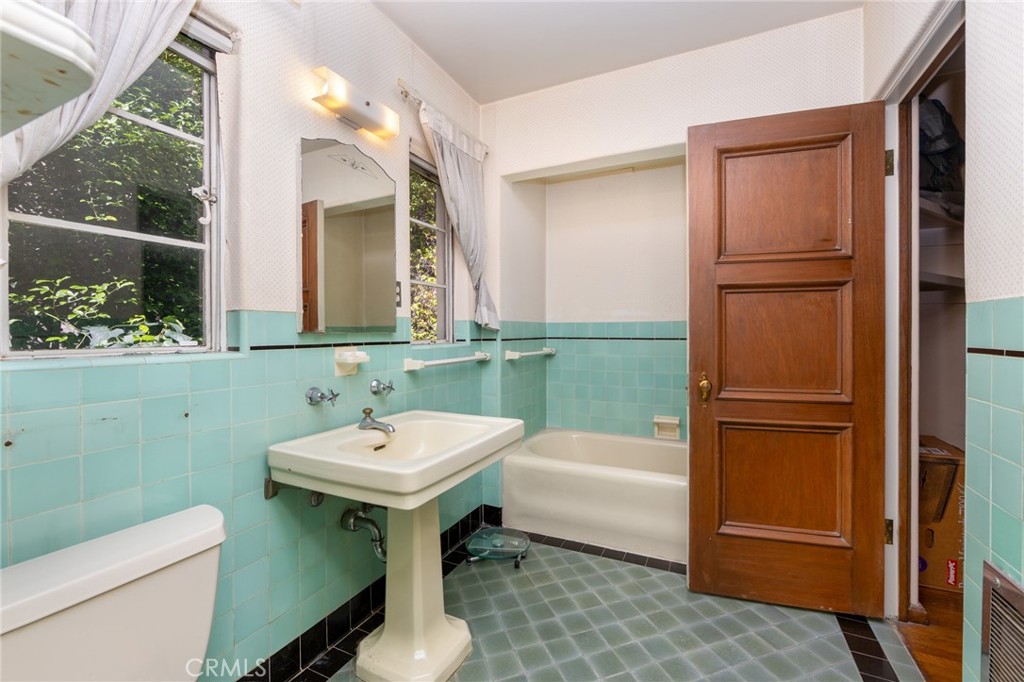 3653 Shannon Road Los Angeles, CA 90027 - Photo 29 of 35