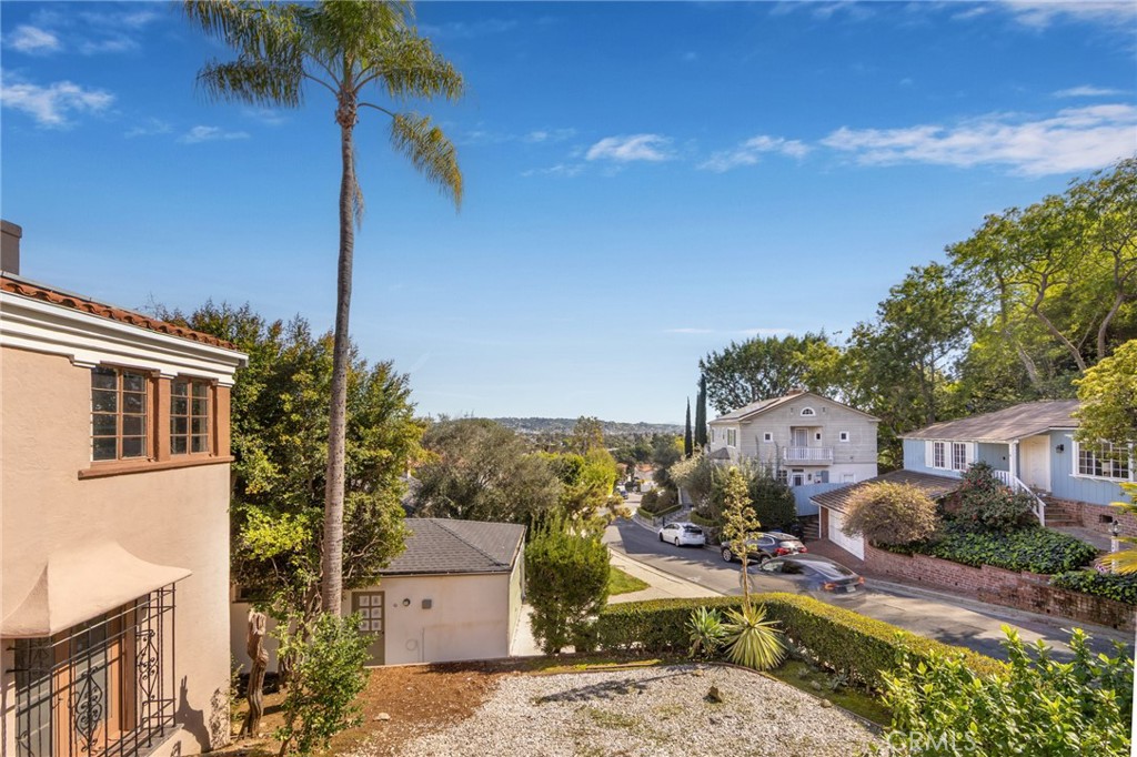 3653 Shannon Road Los Angeles, CA 90027 - Photo 33 of 35