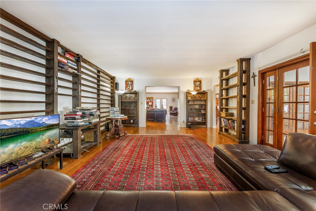 3653 Shannon Road Los Angeles, CA 90027 - Photo 8 of 35