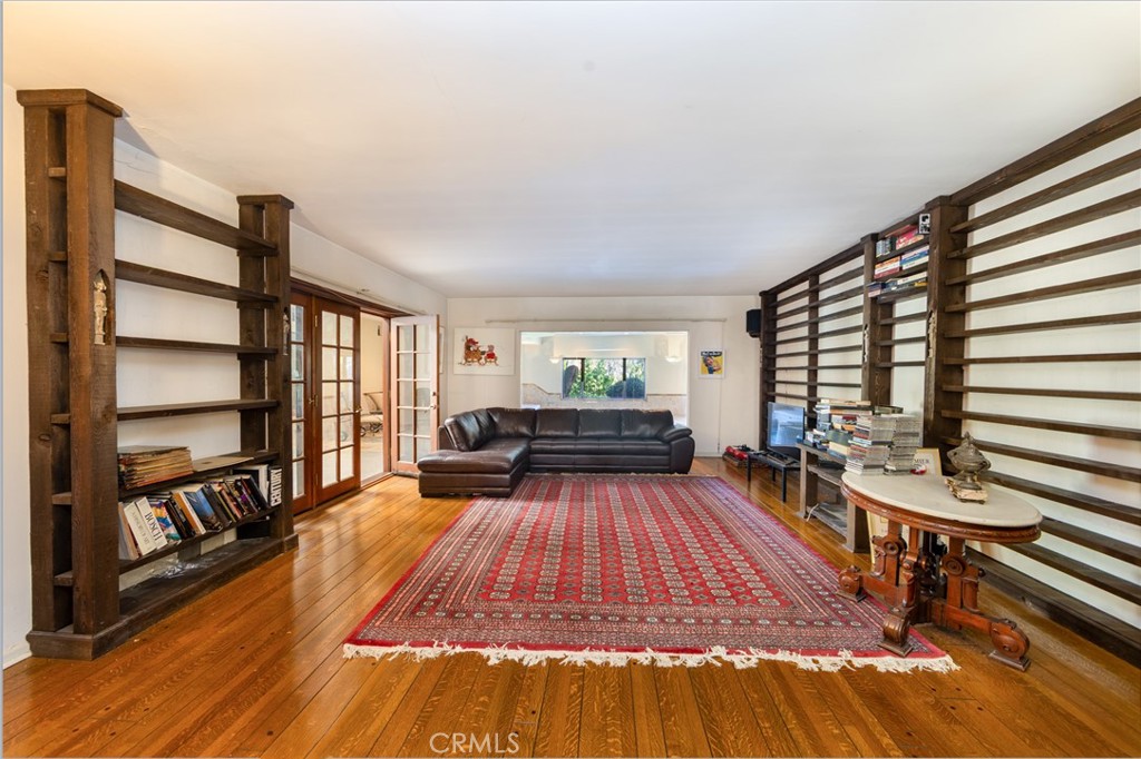 3653 Shannon Road Los Angeles, CA 90027 - Photo 9 of 35