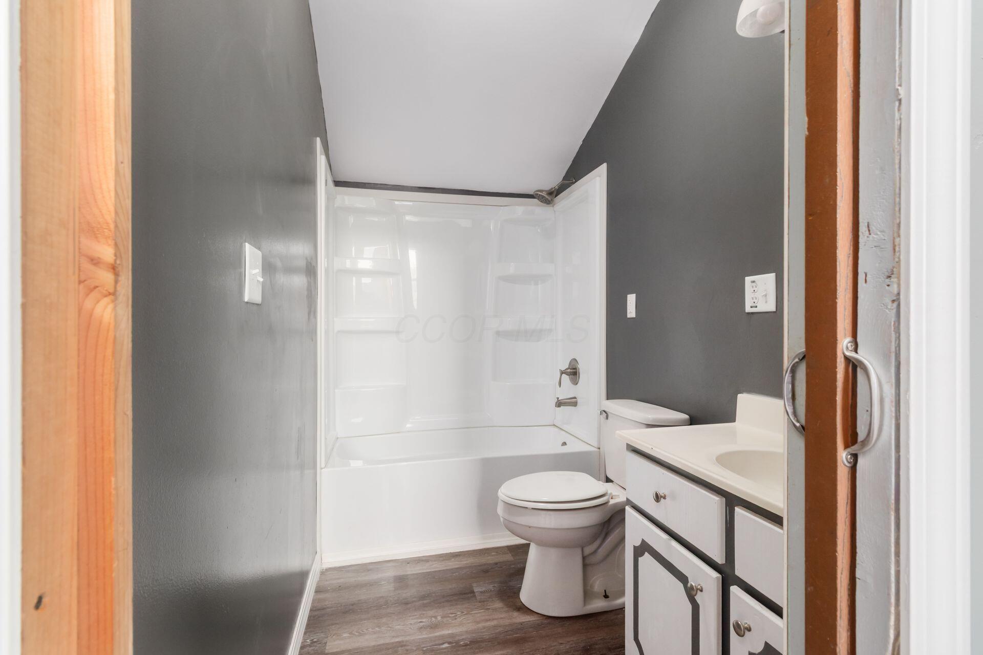 14066 Cleveland Road Southwest Pataskala, OH 43062 - Photo 27 of 37 Upstairs Bathroom