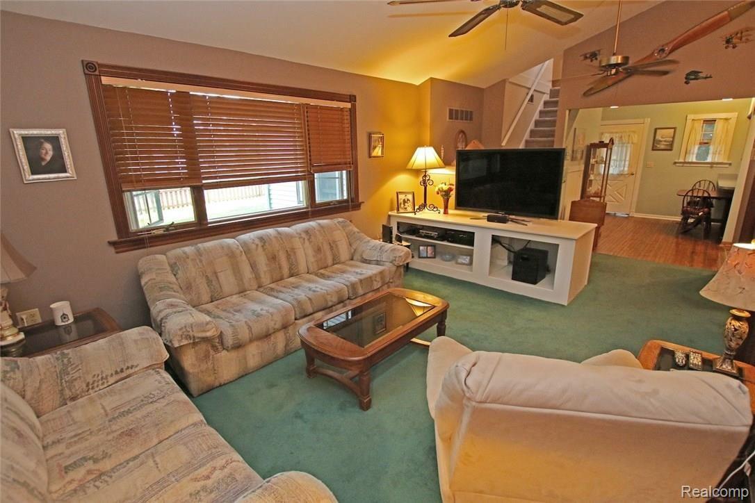 6233 East Potter Road Davison, MI 48423 - Photo 16 of 47 16) Family Room.jpg