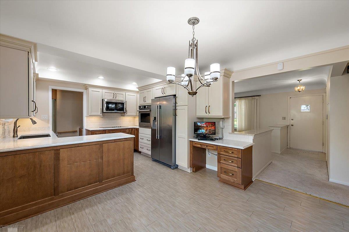 632 South Rosedale Court Grosse Pointe, MI 48236 - Photo 11 of 63 50181913-a717a3a2-0852-4c63-8b33-bc532ad3c2e3.JPG